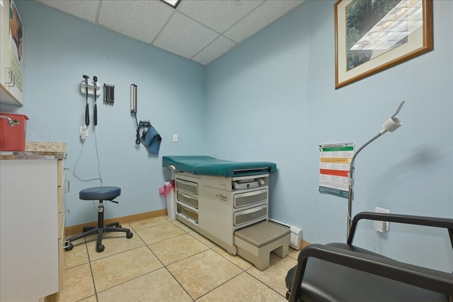 More Photos Of 3 California Pl S, Island Park Medical For Sale
