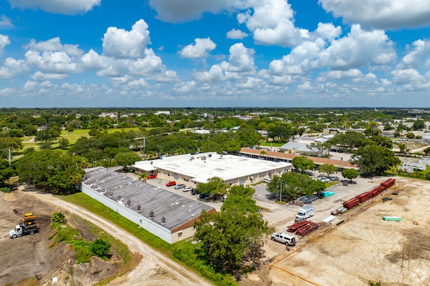 More Photos Of 1402-1472 Old Dixie Hwy, Vero Beach Storefront Retail Office For Lease