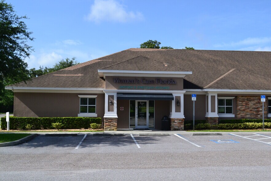 Primary Photo Of 16301 Fishhawk Blvd, Lithia Medical For Lease