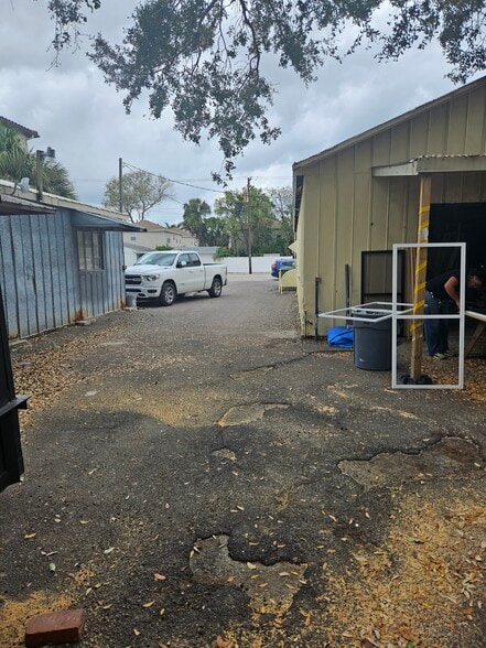 More Photos Of 2704 W Azeele St, Tampa Warehouse For Sale