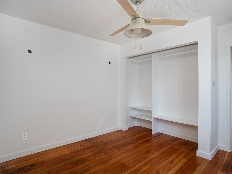 More Photos Of 58 Ozone Ave, Venice Specialty For Sale