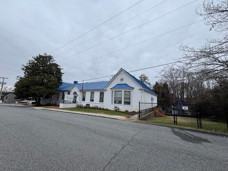 More Photos Of 3024 Forest Hills Cir, Lynchburg Office For Sale