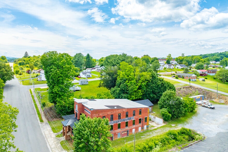 More Photos Of 1340 W Main St, Wytheville Loft Creative Space For Sale