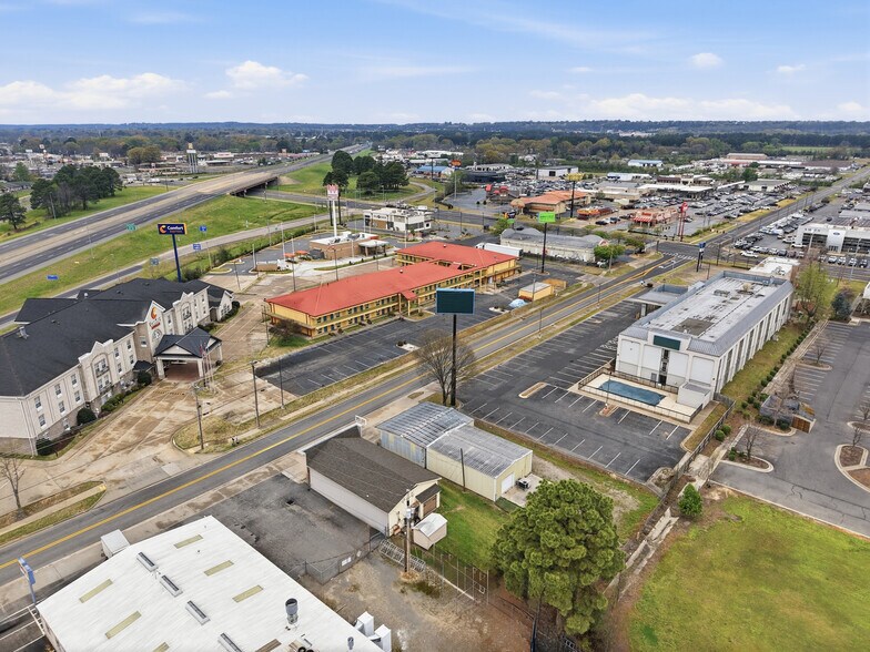 More Photos Of 708 Museum Rd, Conway Light Distribution For Lease