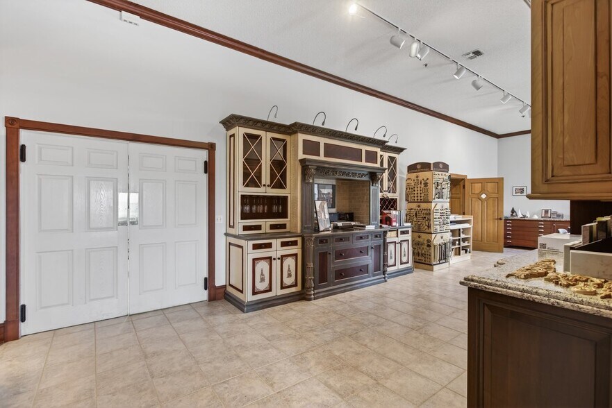 More Photos Of 641 Acorn Dr, Harrisonburg Manufacturing For Sale