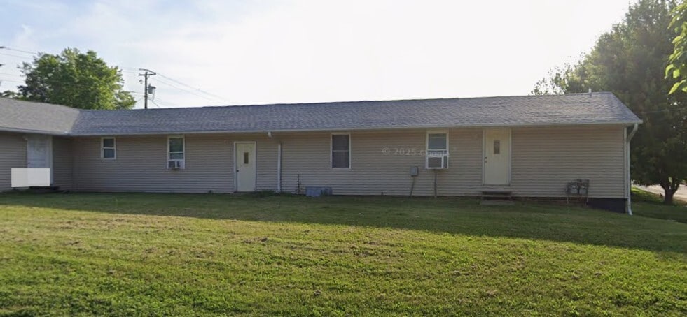More Photos Of 601-605 W Orchard St, Macomb Apartments For Sale