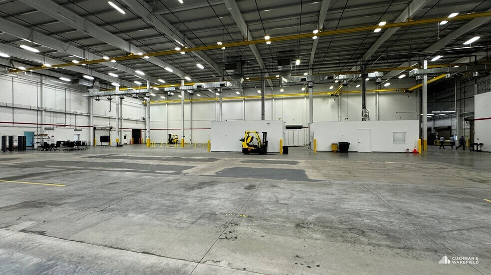 More Photos Of 31815 Great Western Dr, Windsor Manufacturing For Lease