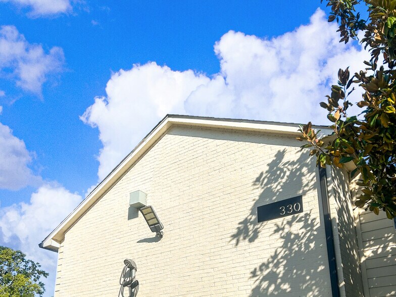 Primary Photo Of 9384 Fox Run Ave, Baton Rouge Apartments For Sale