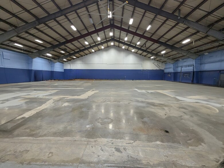 More Photos Of 4600 Park Ave, Des Moines Warehouse For Lease