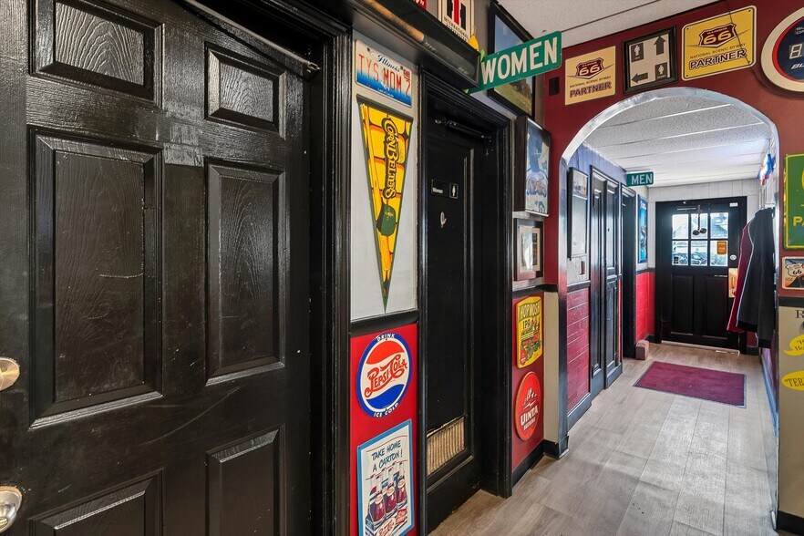 More Photos Of 108 S Old US Route 66, Hamel Restaurant For Sale