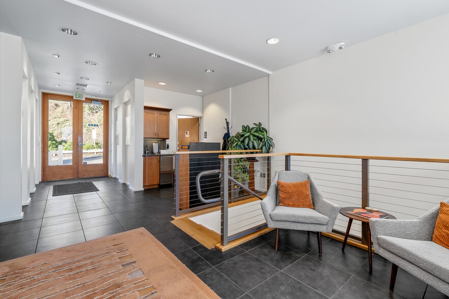 More Photos Of 4540 SW Kelly Ave, Portland Office For Sale