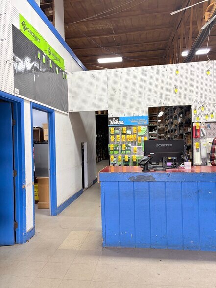 More Photos Of 200 E 2nd St, Rochester Freestanding For Lease