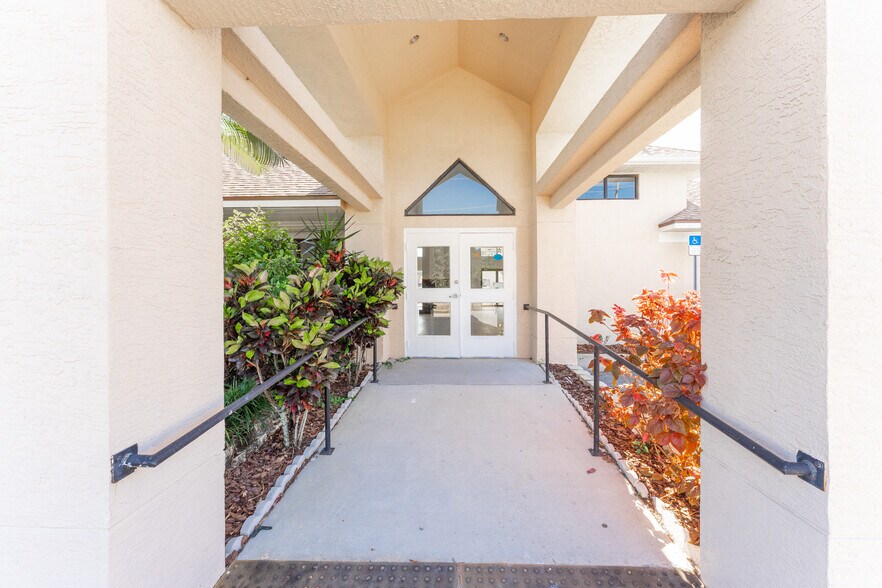 More Photos Of 37104 Clinton Ave, Dade City Office For Lease