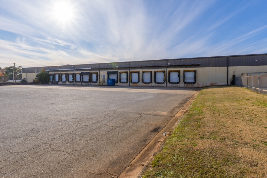 More Photos Of 535 Macon St, McDonough Distribution For Sale