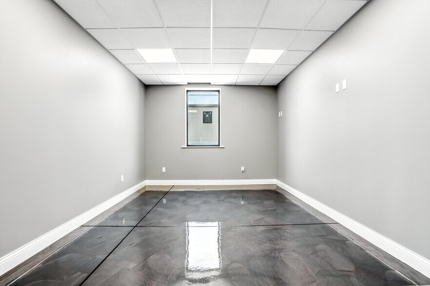 More Photos Of 4252 16th Ave N, Grand Forks Service For Sale