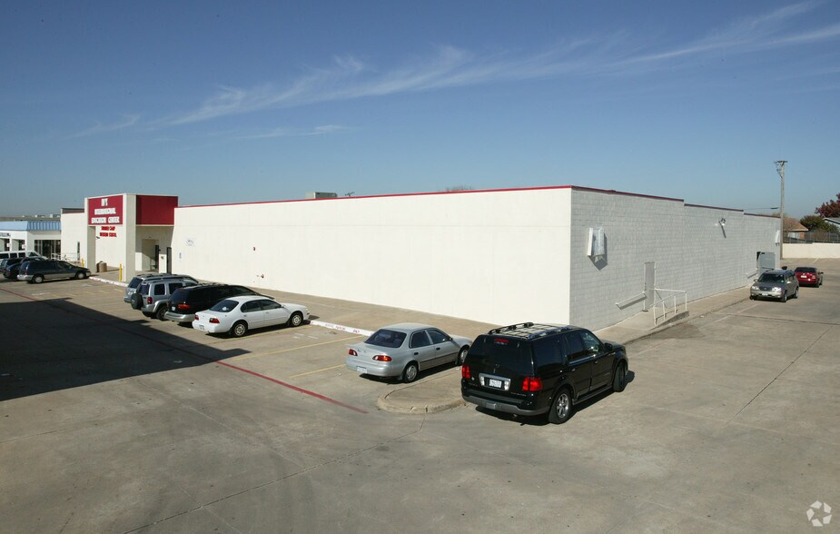 More Photos Of 903 W Parker Rd, Plano Schools For Sale