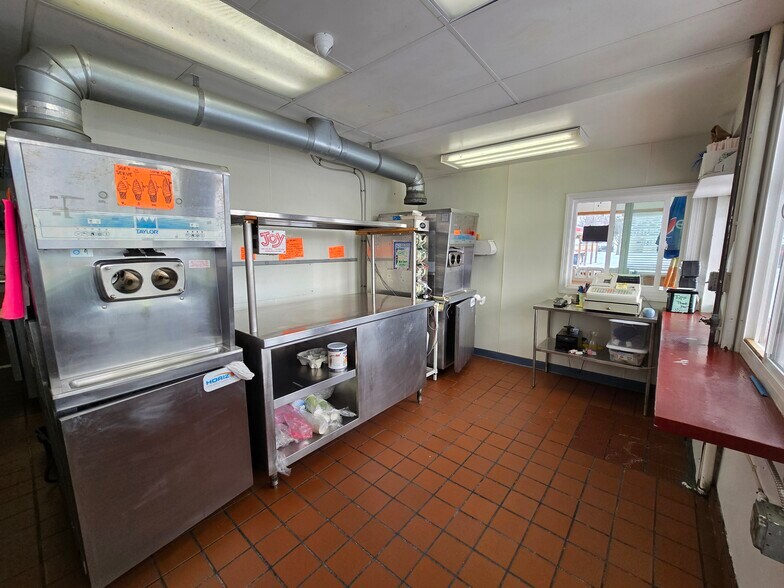 More Photos Of 365 E Main St, Waterloo Town Restaurant For Sale