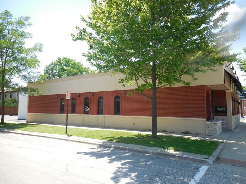 More Photos Of 6831 W North Ave, Oak Park Restaurant For Sale