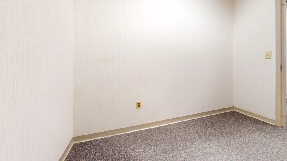 More Photos Of 2228-2230 Sunset Blvd, Steubenville Office For Lease