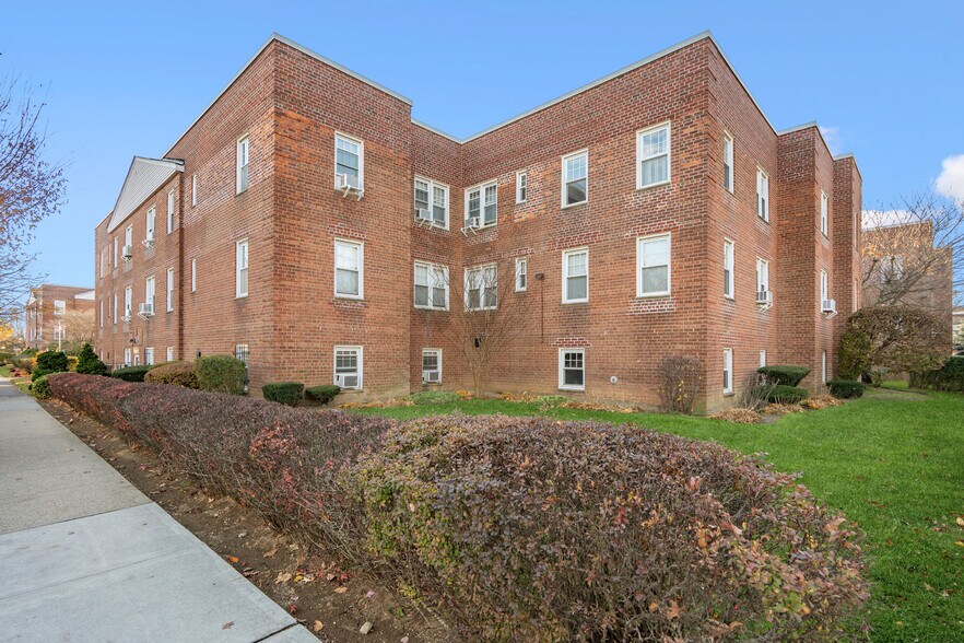 More Photos Of 200 N Village Ave, Rockville Centre Office Residential For Sale