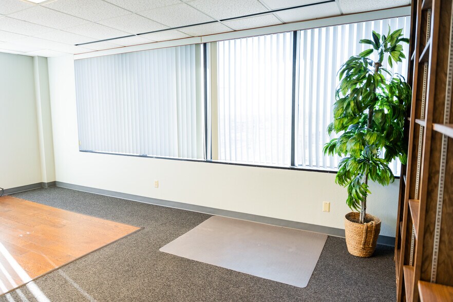 More Photos Of 407 N Cedar Ridge Dr, Duncanville Office Residential For Lease