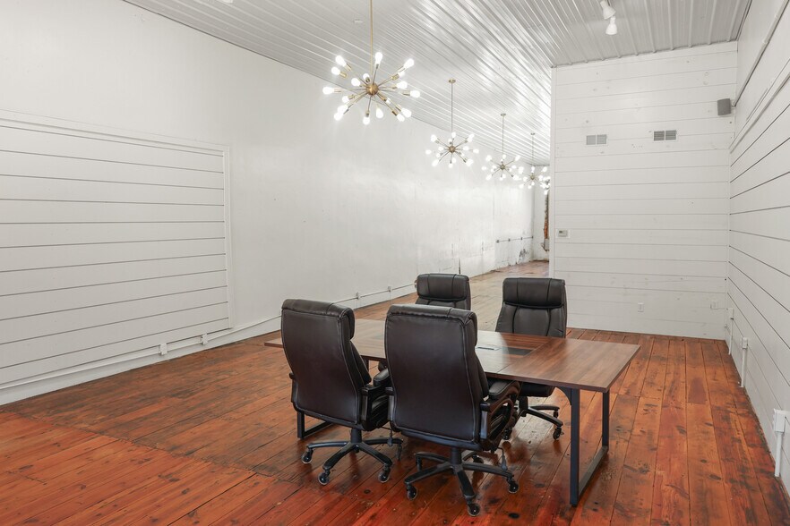 More Photos Of 124 Trinity St, Abbeville Storefront For Sale