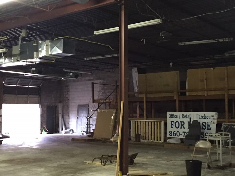 More Photos Of 969-979 Meriden Waterbury Tpke, Plantsville Freestanding For Lease