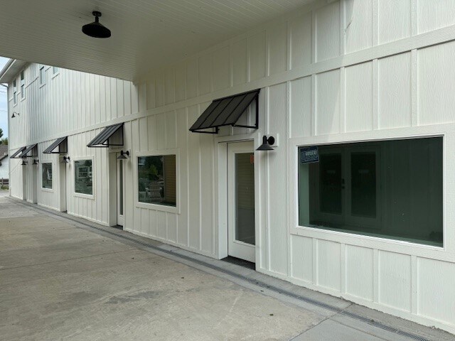 More Photos Of 206 W Main St, Midway General Retail For Lease