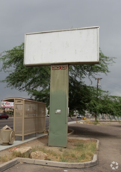 More Photos Of 3013 E McDowell Rd, Phoenix Storefront For Sale