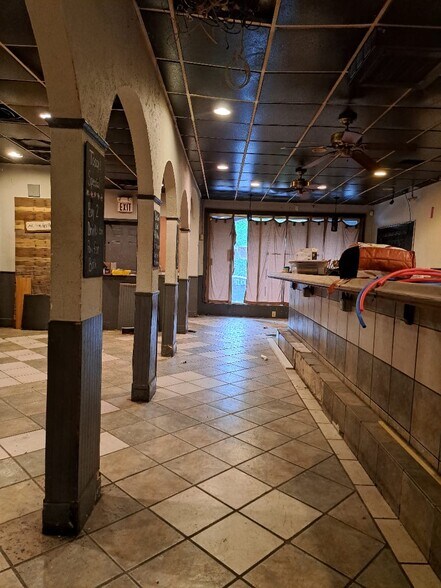 More Photos Of 42 Market St, Bangor Storefront For Lease