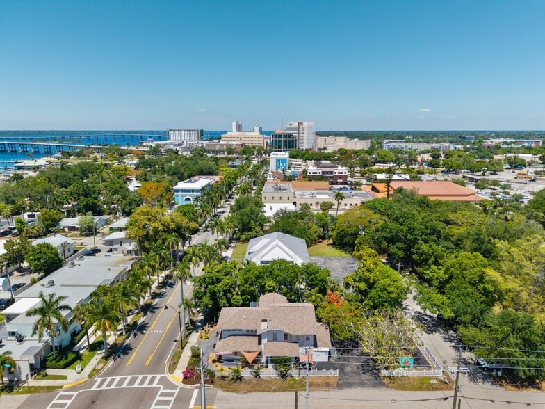 More Photos Of 2135 Mcgregor Blvd, Fort Myers Hospitality For Sale