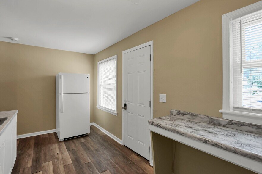 More Photos Of 1079 S James Rd, Columbus Apartments For Sale