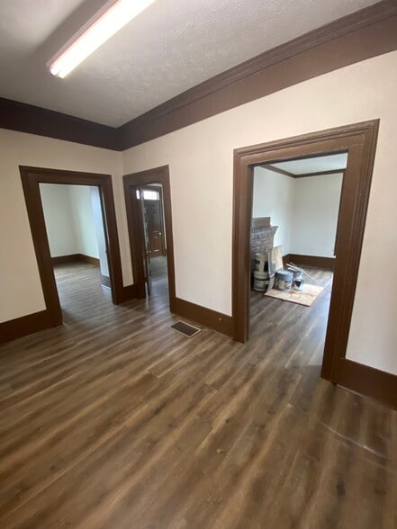 More Photos Of 530 W Taylor St, Griffin Auto Dealership For Lease