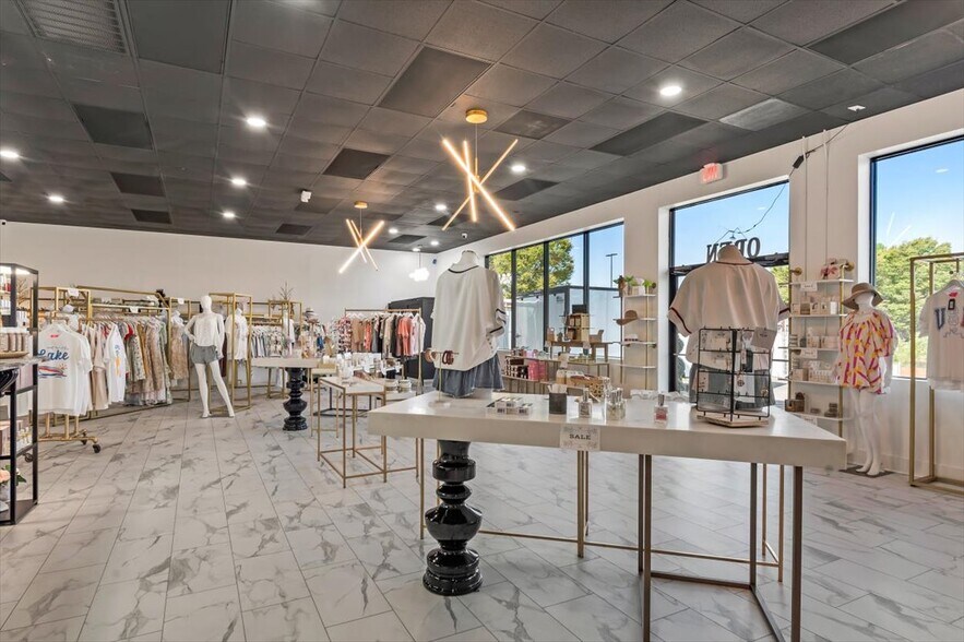 More Photos Of 11743 US Highway 431, Guntersville General Retail For Sale