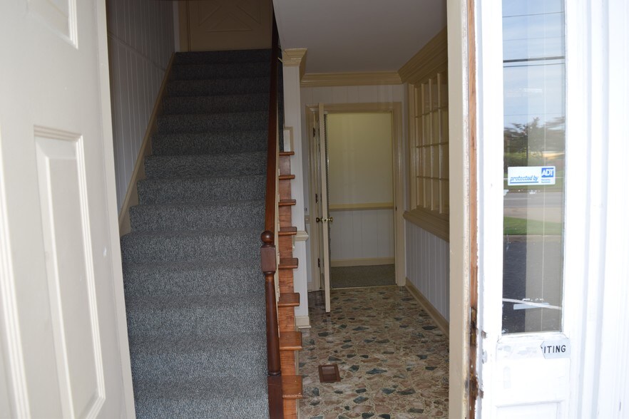 More Photos Of 13441 Warwick Blvd, Newport News Flex For Lease