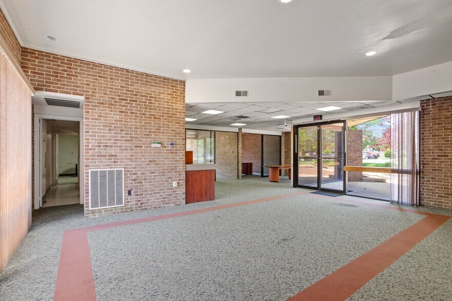 More Photos Of 105 N Main St, Hopewell Medical For Sale