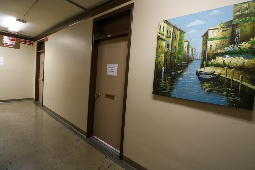 More Photos Of 320 Central Ave, Coos Bay Office For Sale