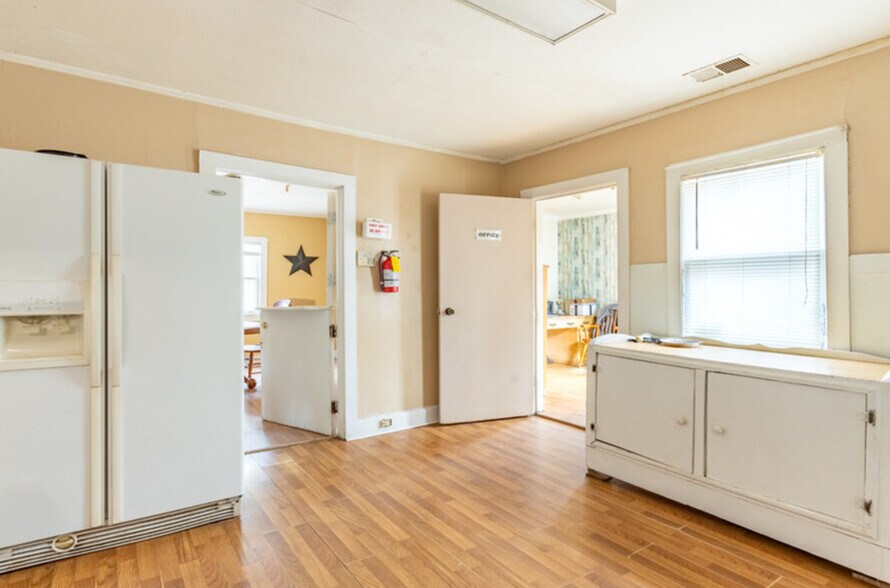 More Photos Of 1456 Dixon Rd, Elgin Assisted Living For Sale