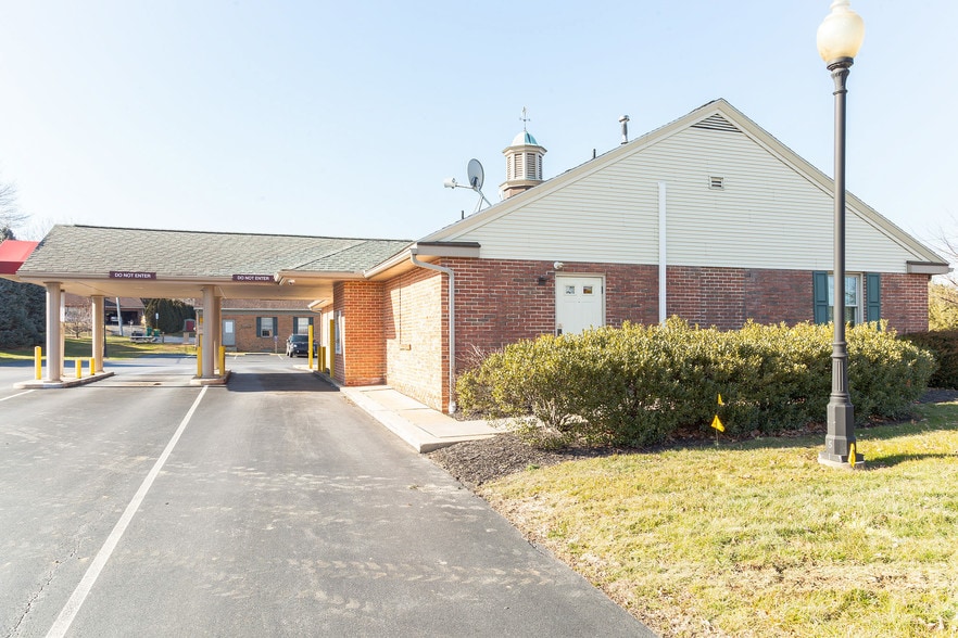 More Photos Of 1950 Old Philadelphia Pike, Lancaster Bank For Sale