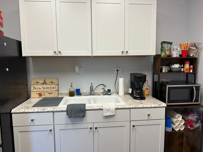 More Photos Of 1705 N Main St, Cleburne Auto Dealership For Lease