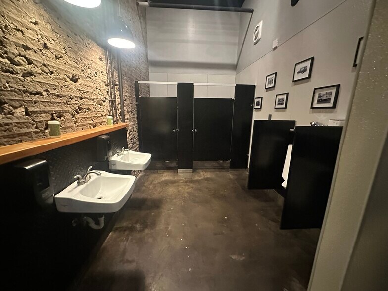 More Photos Of 638 Lake St, Wilson Freestanding For Sale