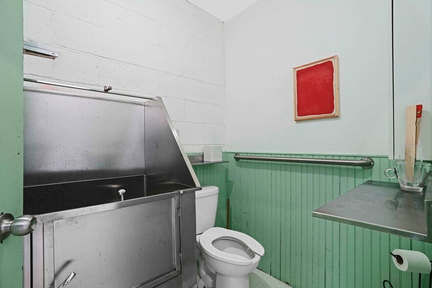 More Photos Of 219 Van Brunt St, Brooklyn Auto Repair For Sale