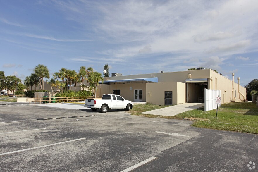 More Photos Of 2800 Gateway Dr, Pompano Beach Manufacturing For Lease