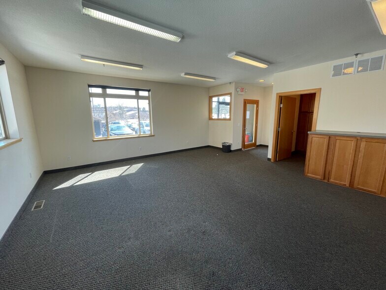 More Photos Of 13951-13959 W Preserve Blvd, Burnsville Loft Creative Space For Lease