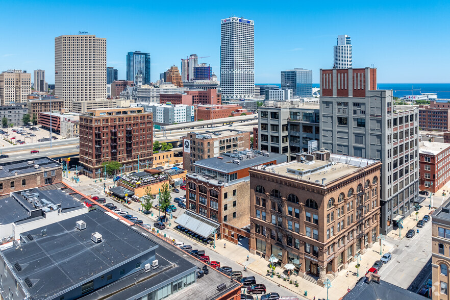 More Photos Of 322 N Broadway, Milwaukee Loft Creative Space For Lease