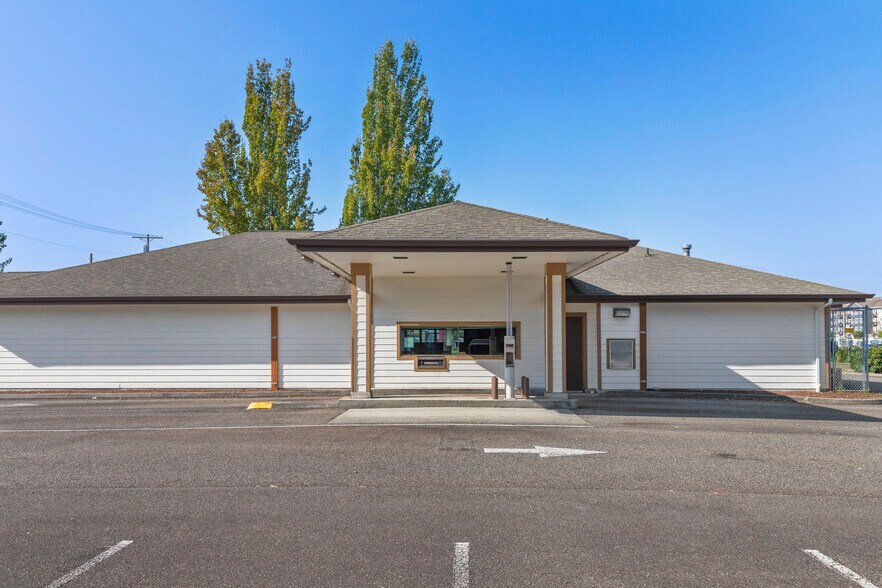 More Photos Of 3506 168th St NE, Arlington Bank For Sale