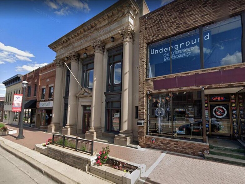 More Photos Of 119 W Main St, West Dundee Office For Lease