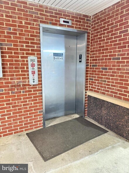 More Photos Of 13885 Hedgewood Dr, Woodbridge Office Residential For Sale