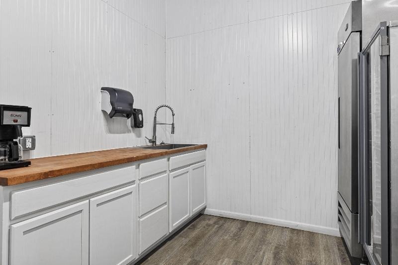 More Photos Of 105 E Main St, Niles Storefront For Sale