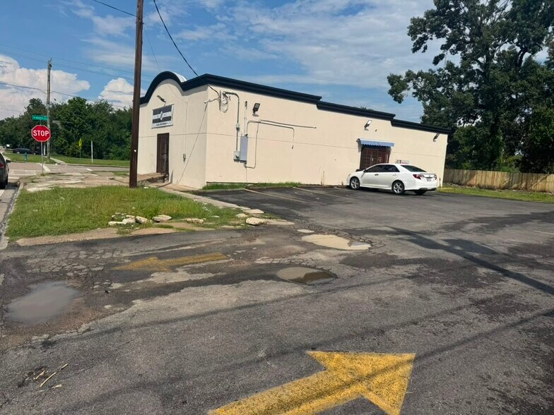 More Photos Of 3801 Delano St, Houston General Retail For Sale